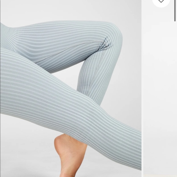 Fabletics Workout Set - Picture 6 of 6